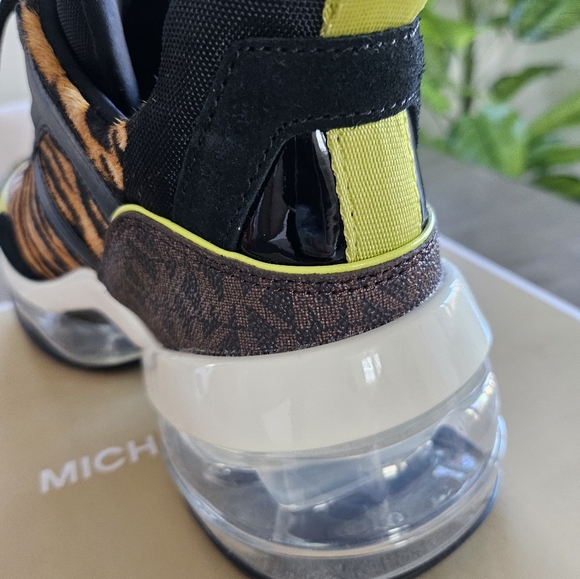 Michael Kors Olympia Tiger - Picture 5 of 8